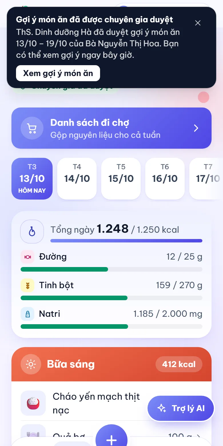 Màn hình gợi ý món ăn đã được chuyên gia duyệt, theo từng ngày với năng lượng, đường, tinh bột và natri.